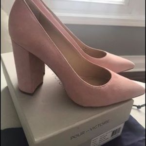 Pour La Victoire blush suede pumps BRAND NEW